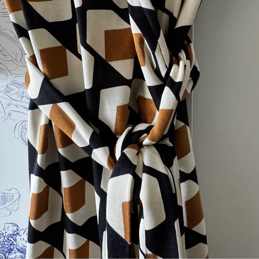 Diane Von Furstenberg Silk Geometric Patterned Wrap Dress - Picture 3 of 6